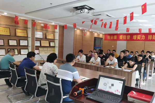 領(lǐng)跑2021暨公司年中總結(jié)大會