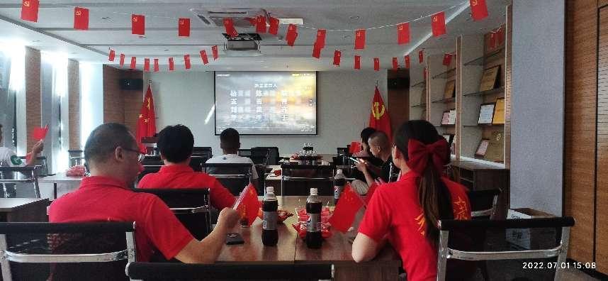“喜迎二十大、永遠(yuǎn)跟黨走、奮進(jìn)新征程”